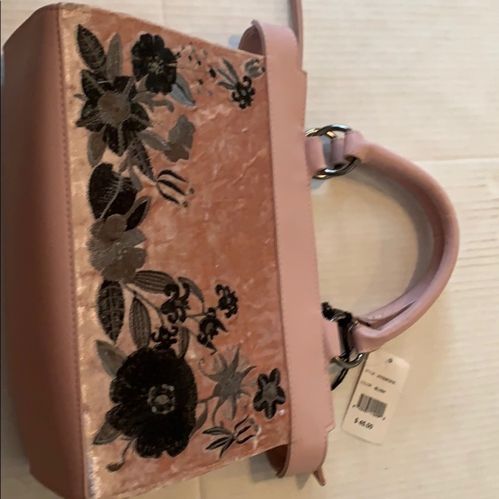 Beautiful soft Purse - Picture 3 of 6